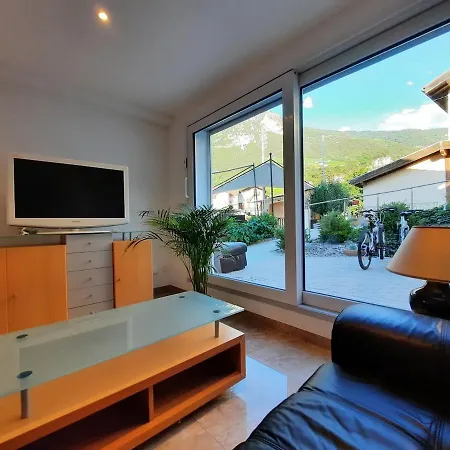 Au Bord De L'eau 43m Les Hirondelles Apartment *