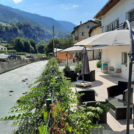 Au Bord De L'eau 43m Les Hirondelles * Bremis